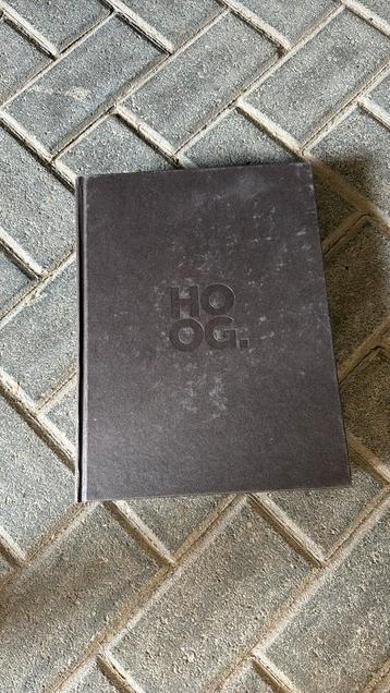 Hoog design boek beschikbaar voor biedingen