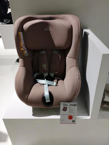 Britax Romer Dualfix 5z2 Dusty Rose beschikbaar voor biedingen