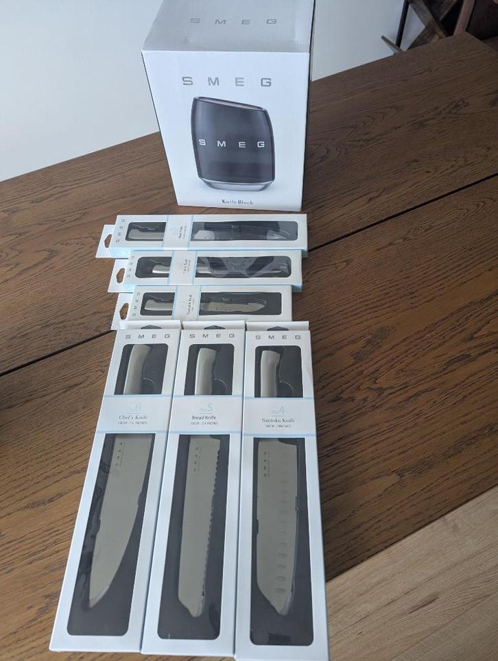 SMEG 6 messen set met messen blok zwart - nooit gebruikt, Huis en Inrichting, Keuken | Keukenbenodigdheden, Nieuw, Ophalen of Verzenden
