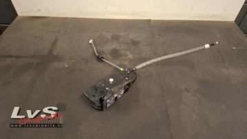 Deurslot Mechaniek 4Deurs rechts-achter van een Mercedes CLA beschikbaar voor biedingen