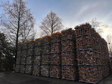 Droog Beukenhout haardhout- 1.2 kuub per kooi - €140 beschikbaar voor biedingen