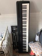 Yamaha elektrische piano met standaard utrecht centrum p-95, Muziek en Instrumenten, Piano's, Ophalen, Gebruikt, Zwart