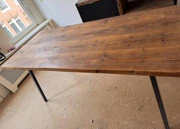 Eikenhouten tafel beschikbaar voor biedingen
