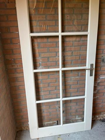 Binnendeur met glas 197,2cm hoog x 93cm breed beschikbaar voor biedingen