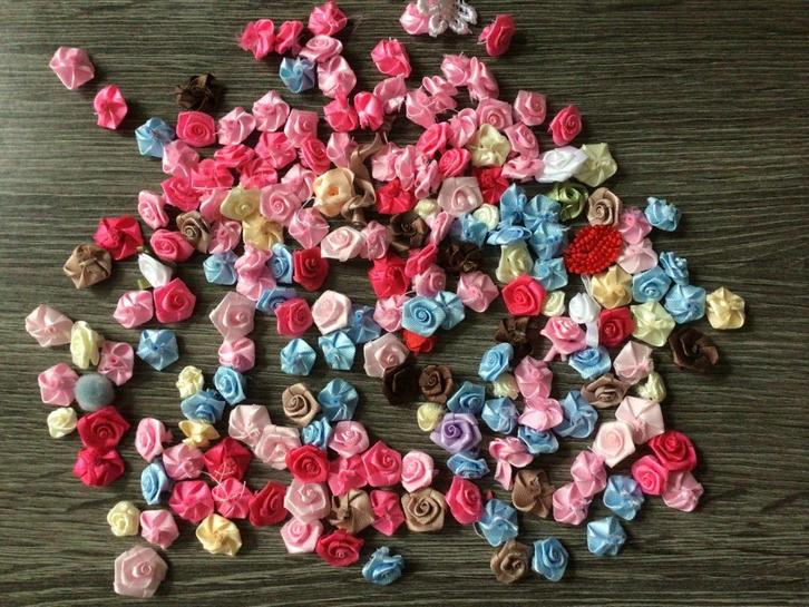 Aanbieding roosjes van zijde lint nu 12 voor €1.00, Hobby en Vrije tijd, Naaien en Fournituren, Nieuw, Applicatie, Verzenden