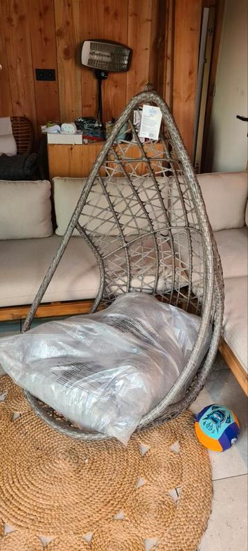 Hangstoel nieuw beschikbaar voor biedingen