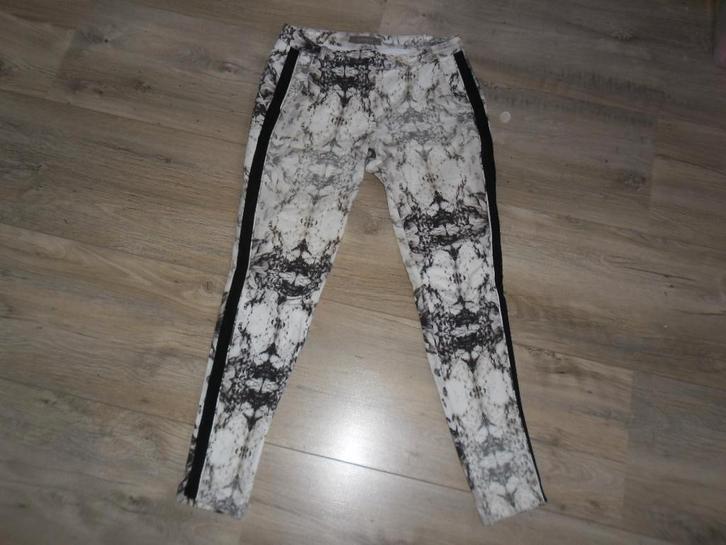 Gustav Beige Broek Met Zwarte Bies Maat 38, Kleding | Dames, Broeken en Pantalons, Zo goed als nieuw, Maat 38/40 (M), Beige, Lang