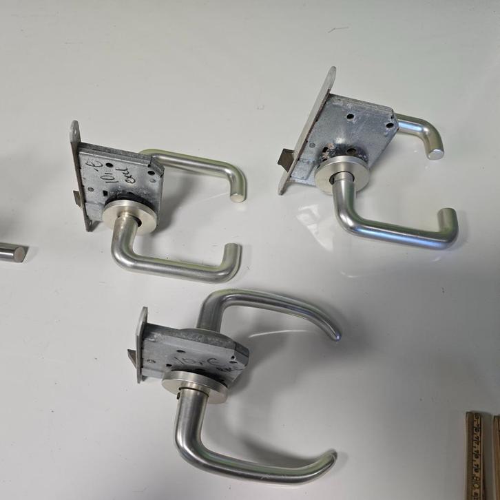 Diverse deurbeslag - handgreep - deurgrepen - klink, Doe-het-zelf en Verbouw, Hang- en Sluitwerk, Nieuw, Klink of Kruk, Ophalen of Verzenden