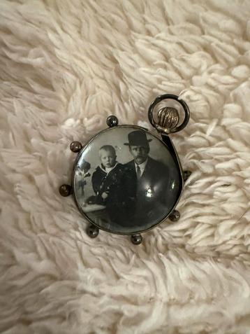 Vintage zilver Medaillon met Foto beschikbaar voor biedingen