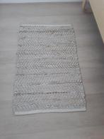 Twee lichtblauw met goudkleurig geweven vloerkleed, Ophalen, Gebruikt, 50 tot 100 cm, 50 tot 100 cm