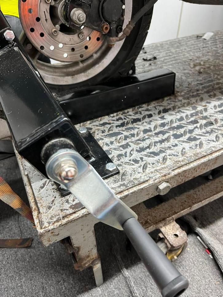 Hefbrug 2 Ton - Scooter/Motor, Auto diversen, Krikken, Gebruikt, Garagekrik, Hydraulisch, Ophalen of Verzenden