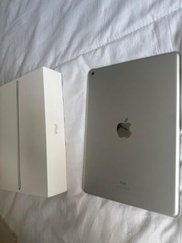 Apple iPad - Zilver - Goede Staat! beschikbaar voor biedingen