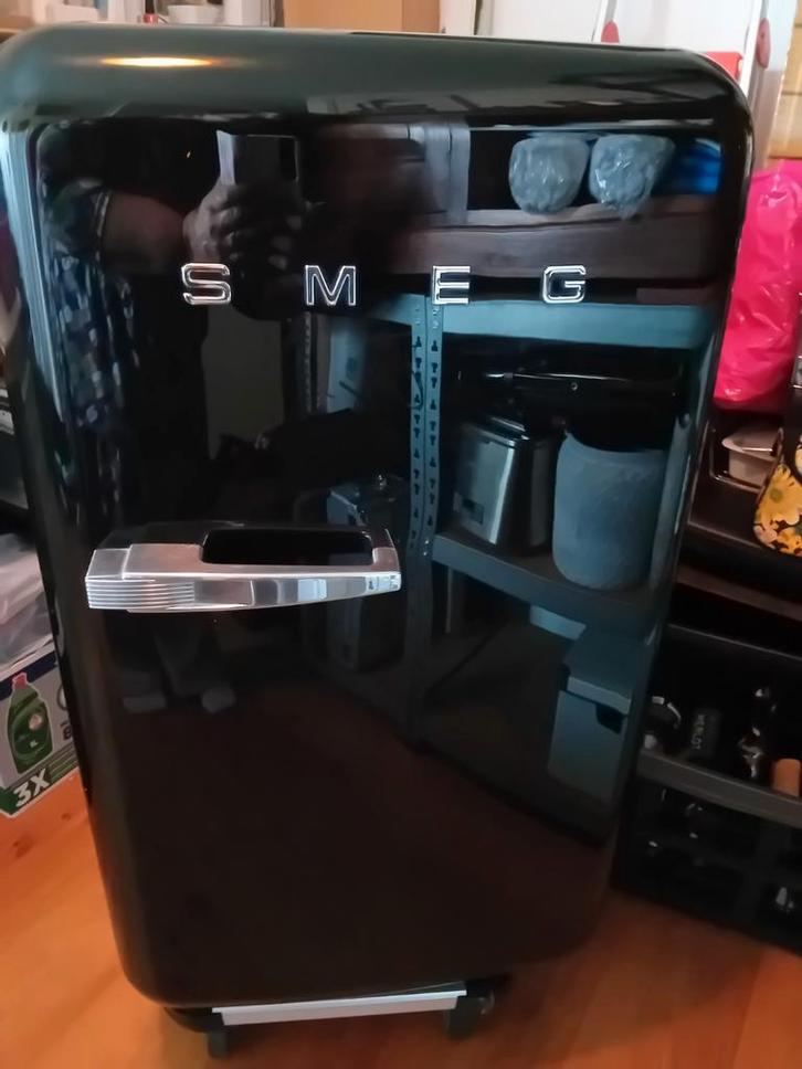 Smeg Koelkast Tafelmodel met Vriesvak kleur zwart, Witgoed en Apparatuur, Koelkasten en IJskasten, Gebruikt, Met vriesvak, Minder dan 75 liter