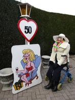 Sarah in wit jasje trots zittend op rollator + 50 bord, Ophalen, Zo goed als nieuw, Abraham of Sarah