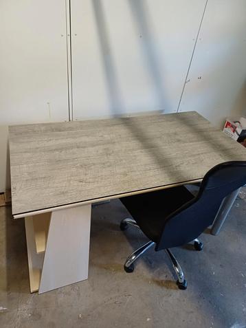 Bureautafel met stoel
