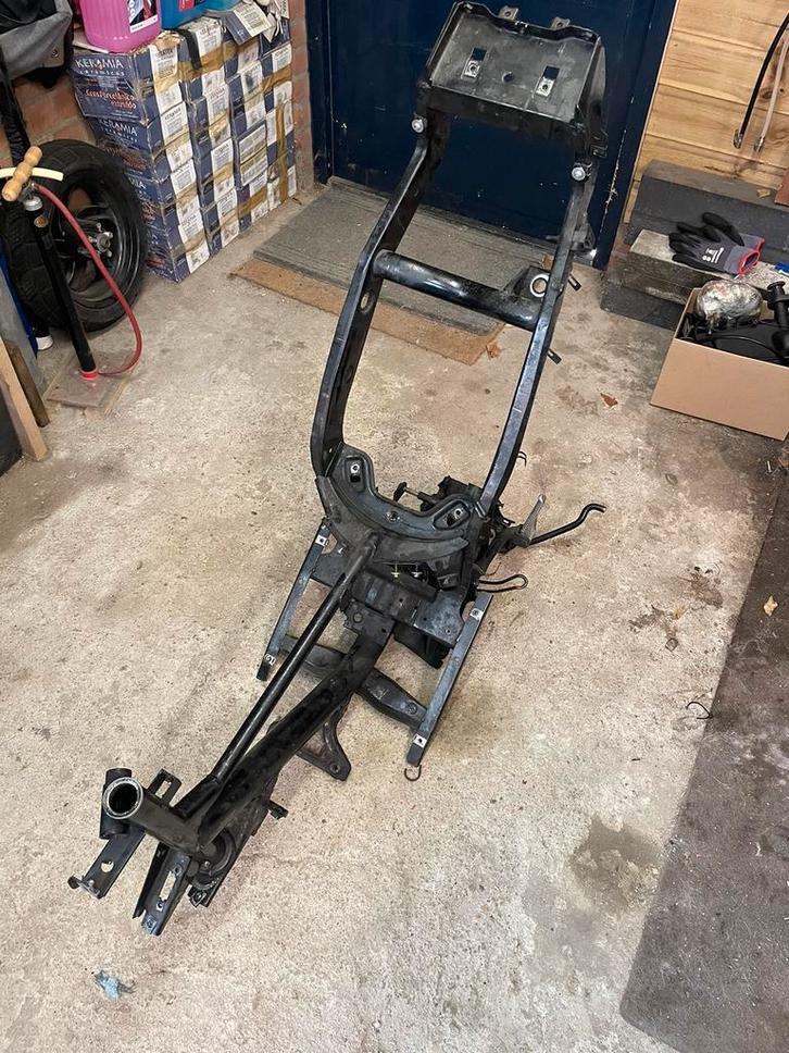Gilera runner M07 125cc FX motorframe (onderdelen), Fietsen en Brommers, Brommeronderdelen | Algemeen, Zo goed als nieuw, Frame