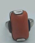 Zilveren ring met bloedkoraal, maat 17, Gebruikt, Ophalen of Verzenden, Kleiner dan 17, Met edelsteen