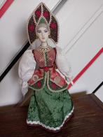 Russische poppen in traditionele kleding, Verzamelen, Poppen, Ophalen, Zo goed als nieuw, Pop