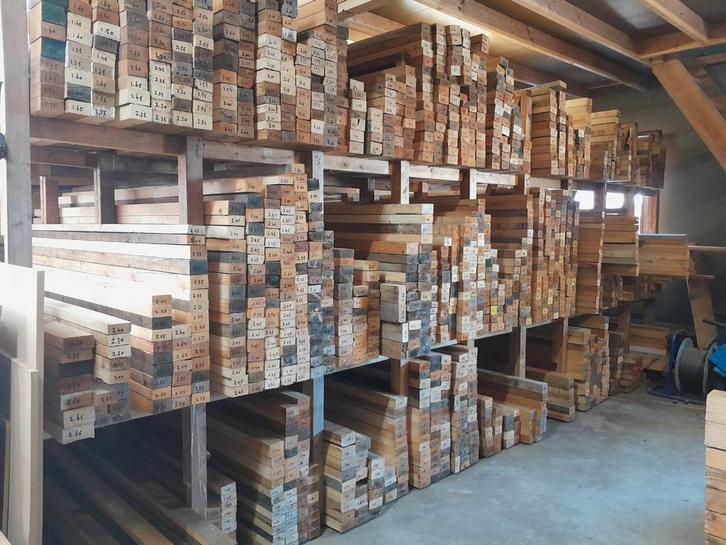 stellingen vol houten balken en planken, Doe-het-zelf en Verbouw, Hout en Planken, Plank, Vuren, 300 cm of meer, Minder dan 25 mm