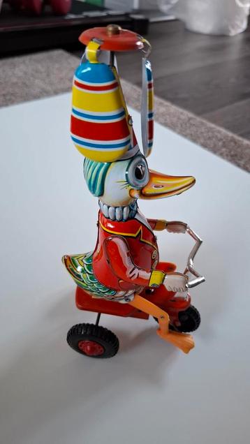 Opwindbare Blikken Circuseend beschikbaar voor biedingen