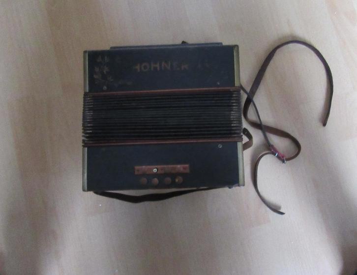 Hohner trekharmonica, Muziek en Instrumenten, Accordeons, Gebruikt, Overige formaten, Hohner, Met riemen, Ophalen of Verzenden