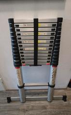 Telescoopladder 13 treden - Zo goed als nieuw!, Doe-het-zelf en Verbouw, Ladders en Trappen, Ophalen, Zo goed als nieuw, Ladder