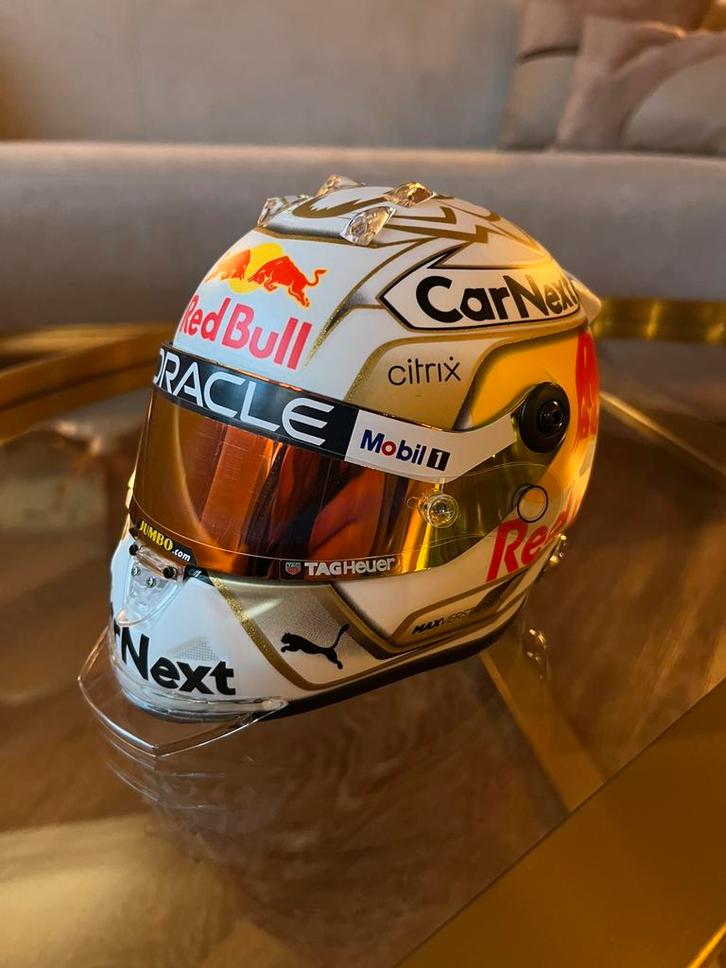 1:2 schaalmodel seizoenshelm Max Verstappen, Verzamelen, Automerken, Motoren en Formule 1, Zo goed als nieuw, Formule 1, Ophalen of Verzenden