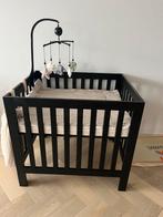 Zwarte houten box met muziek mobiel en kleed, Ophalen, Gebruikt, Overige typen