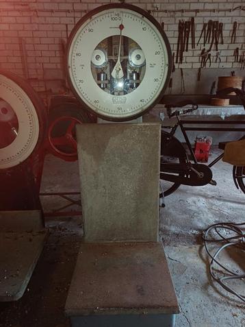 Vintage Weegschaal beschikbaar voor biedingen