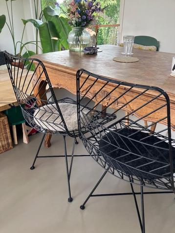 Eetstoelen metaal beschikbaar voor biedingen