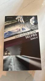Jussi Adler-Olsen - Selfies, Ophalen of Verzenden, Zo goed als nieuw, Jussi Adler-Olsen