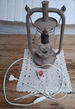 Oude British Made olielamp omgebouwd naar elektra lamp, Ophalen of Verzenden