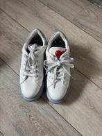 Moschino Sneakers - Maat 38 - Zo goed als nieuw, Kleding | Dames, Schoenen, Ophalen of Verzenden, Zo goed als nieuw, Wit, Sneakers of Gympen