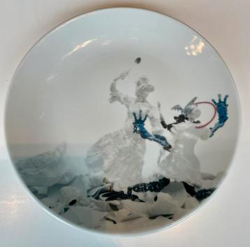 Bouke de Vries porcelein bord War & Pieces beschikbaar voor biedingen