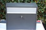 Brievenbus antraciet kleur merk Allux met slot en sleutel., Tuin en Terras, Brievenbussen, Ophalen of Verzenden, Gebruikt, IJzer