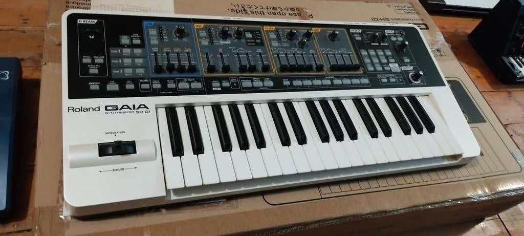 Roland Gaia SH-01, Muziek en Instrumenten, Synthesizers, Ophalen, Gebruikt, Overige aantallen, Roland
