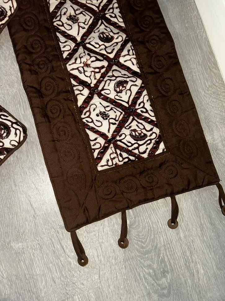 Batik Tafelloper en Kussenslopen Set Bruin/Wit, Huis en Inrichting, Woonaccessoires | Kussens, Nieuw, Bruin, Vierkant, Ophalen of Verzenden