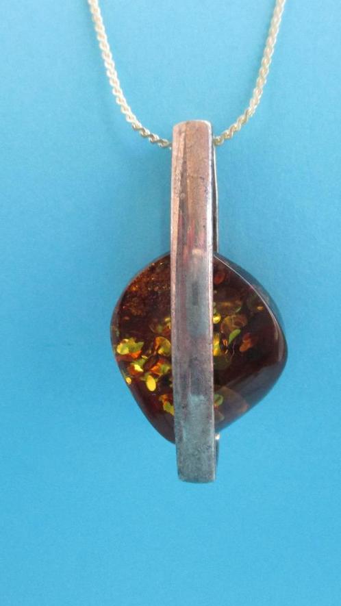 Hanger: HBBS-02 Baltische Barnsteen-Succinite-Steen 4 x 2cm., Sieraden, Tassen en Uiterlijk, Antieke sieraden, Hanger, Zilver