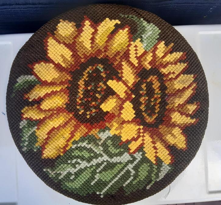 Zitting needlepoint/kruissteek zonnebloemen tbv kruk vintage, Huis en Inrichting, Krukjes, Hout, Ophalen of Verzenden