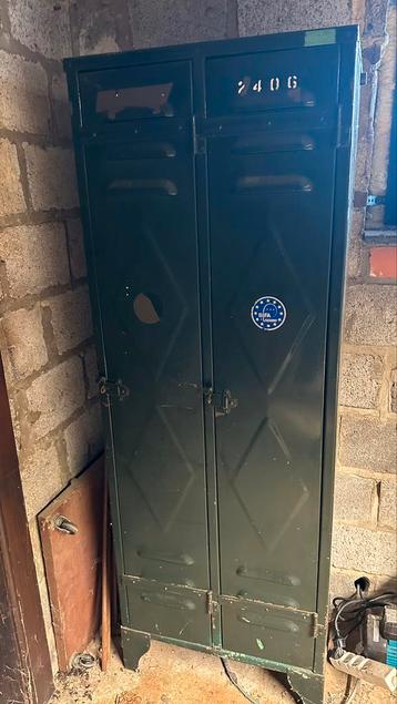 Vintage lockerkast beschikbaar voor biedingen
