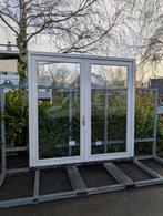 Hardhouten kozijn met dubbele deuren