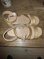 Sandalen  plat, Ophalen, Beige, Sandalen of Muiltjes, Zo goed als nieuw