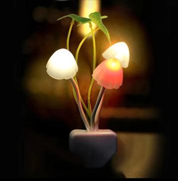 Nachtlampje Paddestoelen|LED| met Sensor Gekleurd Licht beschikbaar voor biedingen