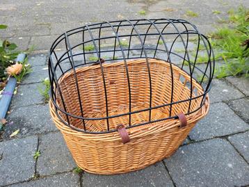 Fietsmand voor hond beschikbaar voor biedingen