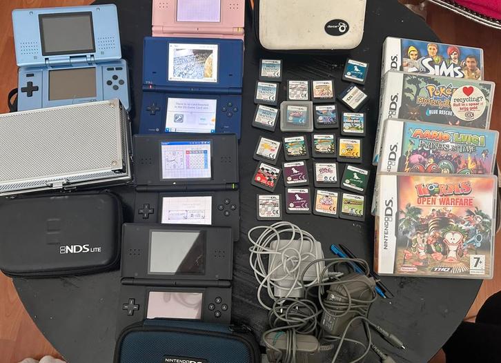 Nintendo ds games pokemon mario card, Spelcomputers en Games, Games | Nintendo DS, Zo goed als nieuw, 1 speler, Vanaf 3 jaar, Ophalen