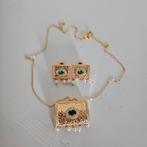 Opruiming: Gouden ketting en oorbellen set met groene steen, Ophalen of Verzenden, Nieuw, Goud, Met hanger