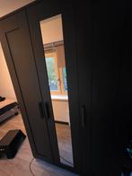 Zwarte driedeurs kledingkast, Huis en Inrichting, Ophalen, 100 tot 150 cm, Met hangruimte, 150 tot 200 cm