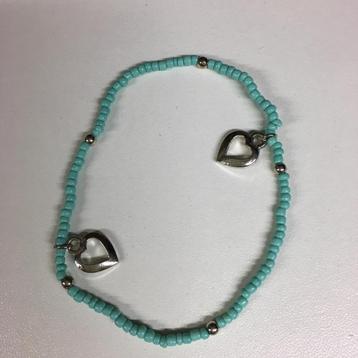 Zelfgemaakte Turquoise Armband met 2 Hartjes Bedels beschikbaar voor biedingen