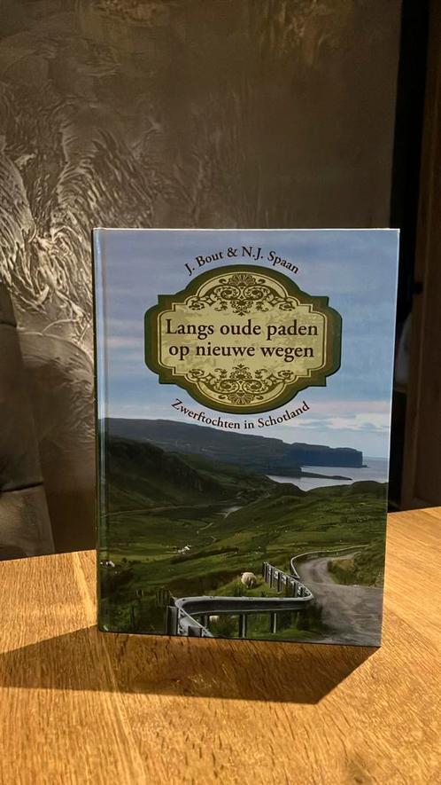 KR-1 J Bout en NJ Spaan Langs oude paden op nieuwe wegen, Boeken, Godsdienst en Theologie, Zo goed als nieuw, Ophalen of Verzenden