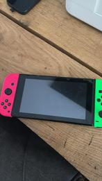 Nintendo Switch - Roze/Groen, Spelcomputers en Games, Games | Nintendo Switch, Overige genres, 1 speler, Eén computer, Ophalen of Verzenden